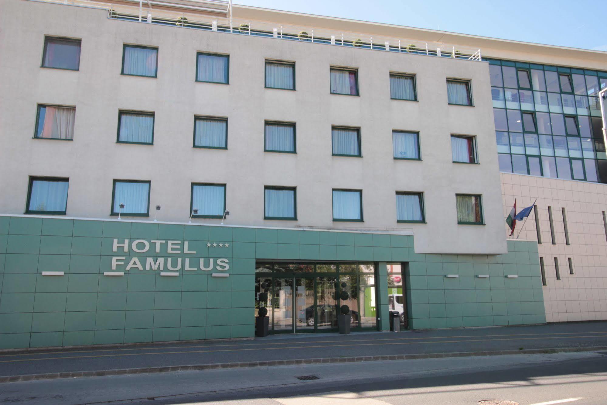 Famulus Kollegium Hostel Gyor Luaran gambar