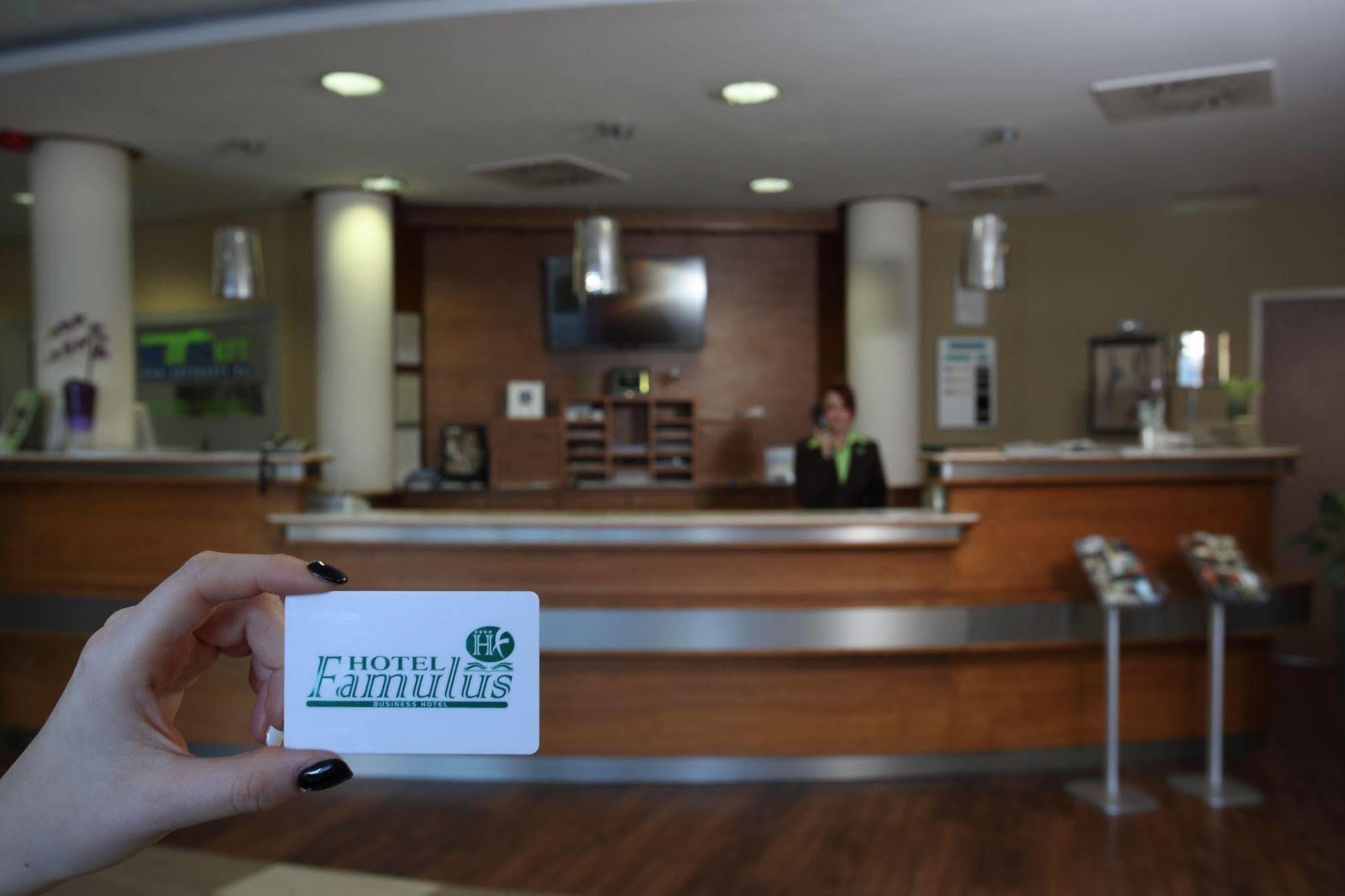 Famulus Kollegium Hostel Gyor Luaran gambar